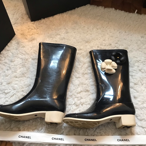 FLASH SALE 🥳🥳🥳CHANEL  boots - Picture 3 of 8